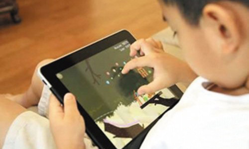 小孩暑假爱玩手机、ipads